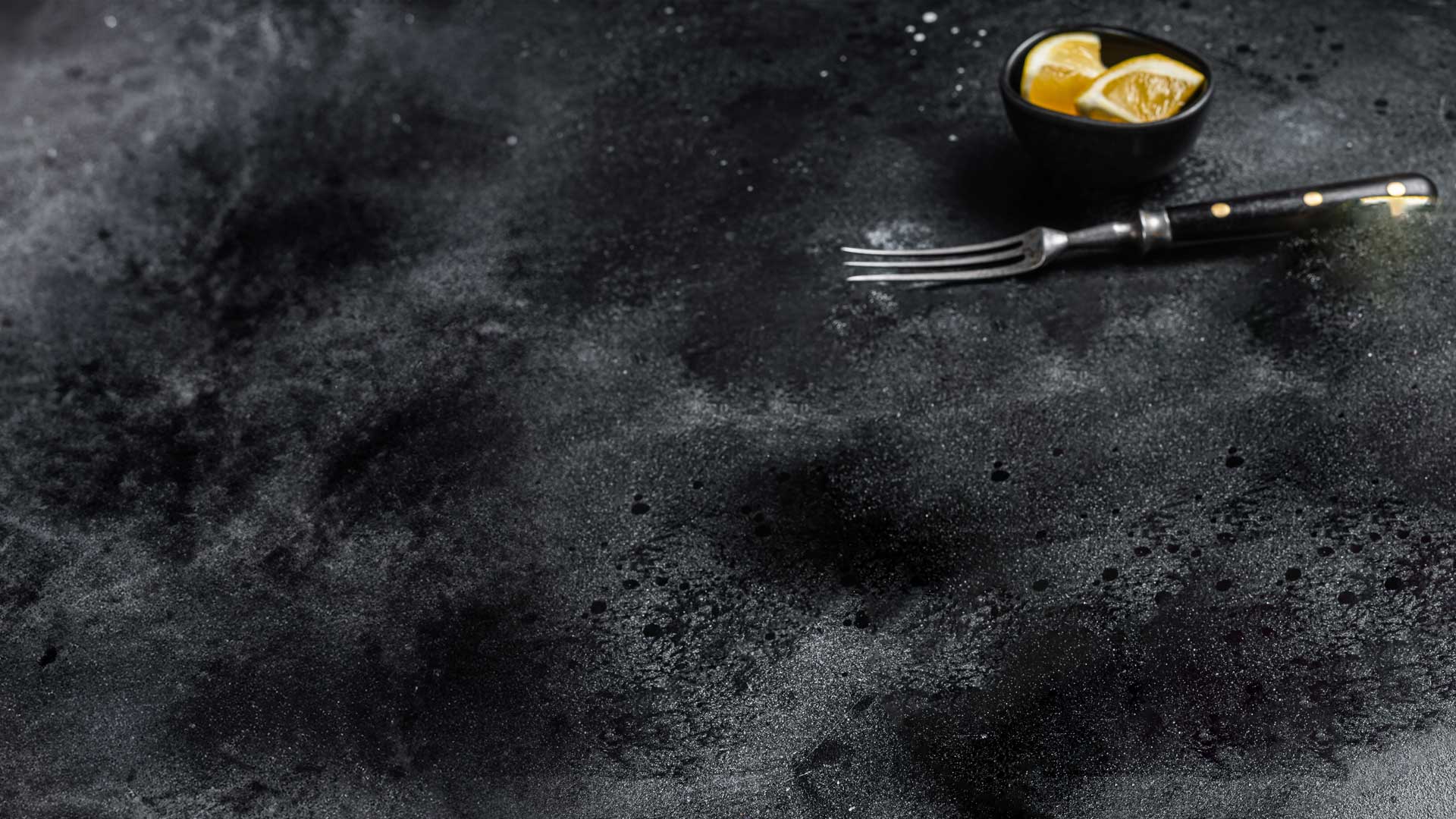 seafood-brassiere-open-oysters-with-lemon-black-1