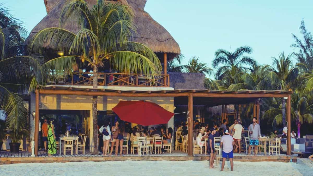 11-bar-bella-isla-mujeres-beach-clubs