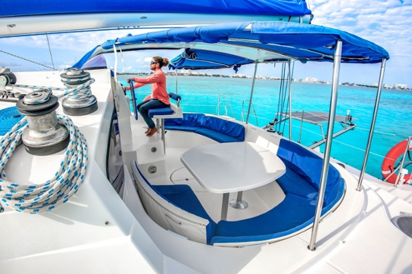 4 - HiRes - 4 Vents - Isla Mujeres Catamaran Tour - Cancun Sailing-1