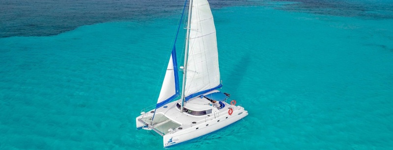6 - HiRes - 4 Vents - Isla Mujeres Catamaran Tour - Cancun Sailing-1