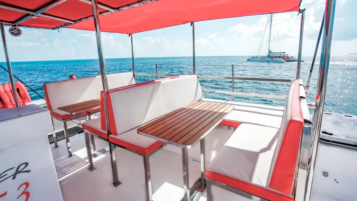 Caribbean Dreams Seats and Table