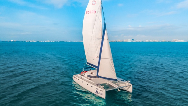 04 - LoRes - Catamaran Marmajua - Sky Front - Cancun Sailing-2