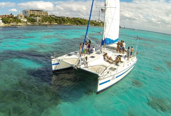 2 - LowRes - Max - Private tour to Isla Mujeres in catamaran - Cancun Sailing-1-1
