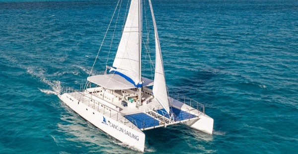 01-LoRES-Ventus catamaran-proa-isla mujeres-1-1