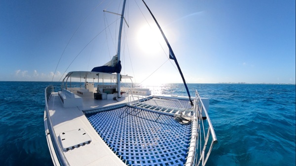04-LoRES-Ventus catamaran-tampolin-isla mujeres-1