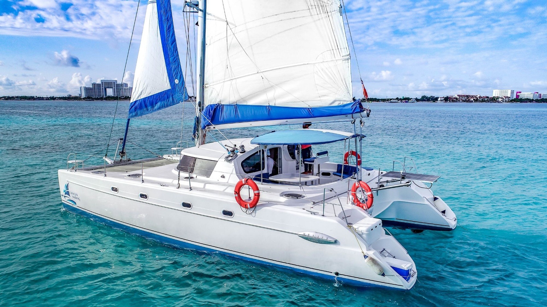 4 Vents - Isla Mujeres Catamaran Tour - Cancun Sailing