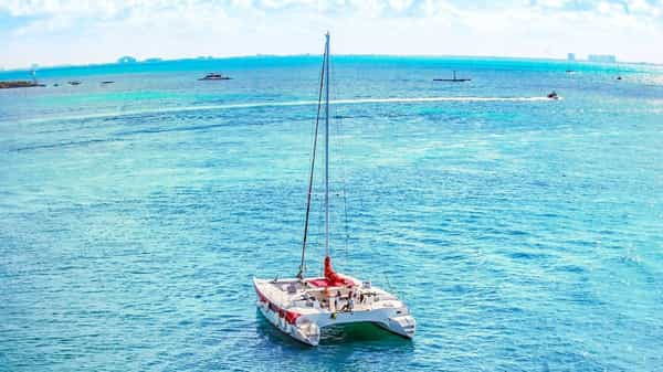 2 - LoRes - Aventuras - Isla Mujeres Catamaran Tour - Cancun Sailing