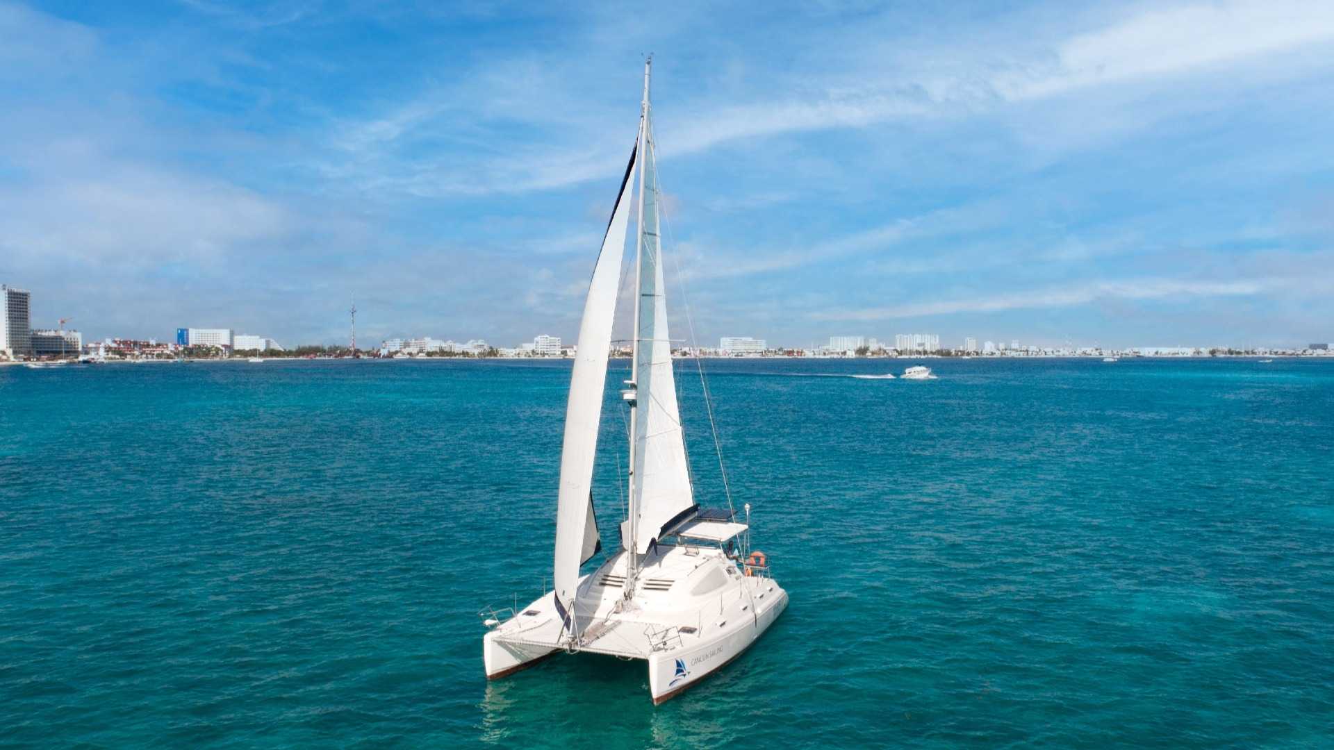 04 - LoRES - Khaya catamaran - Cancun Sailing