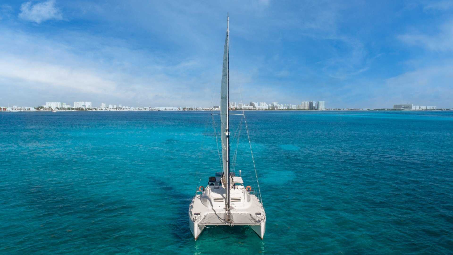 07 - LoRES - Khaya catamaran - Cancun Sailing