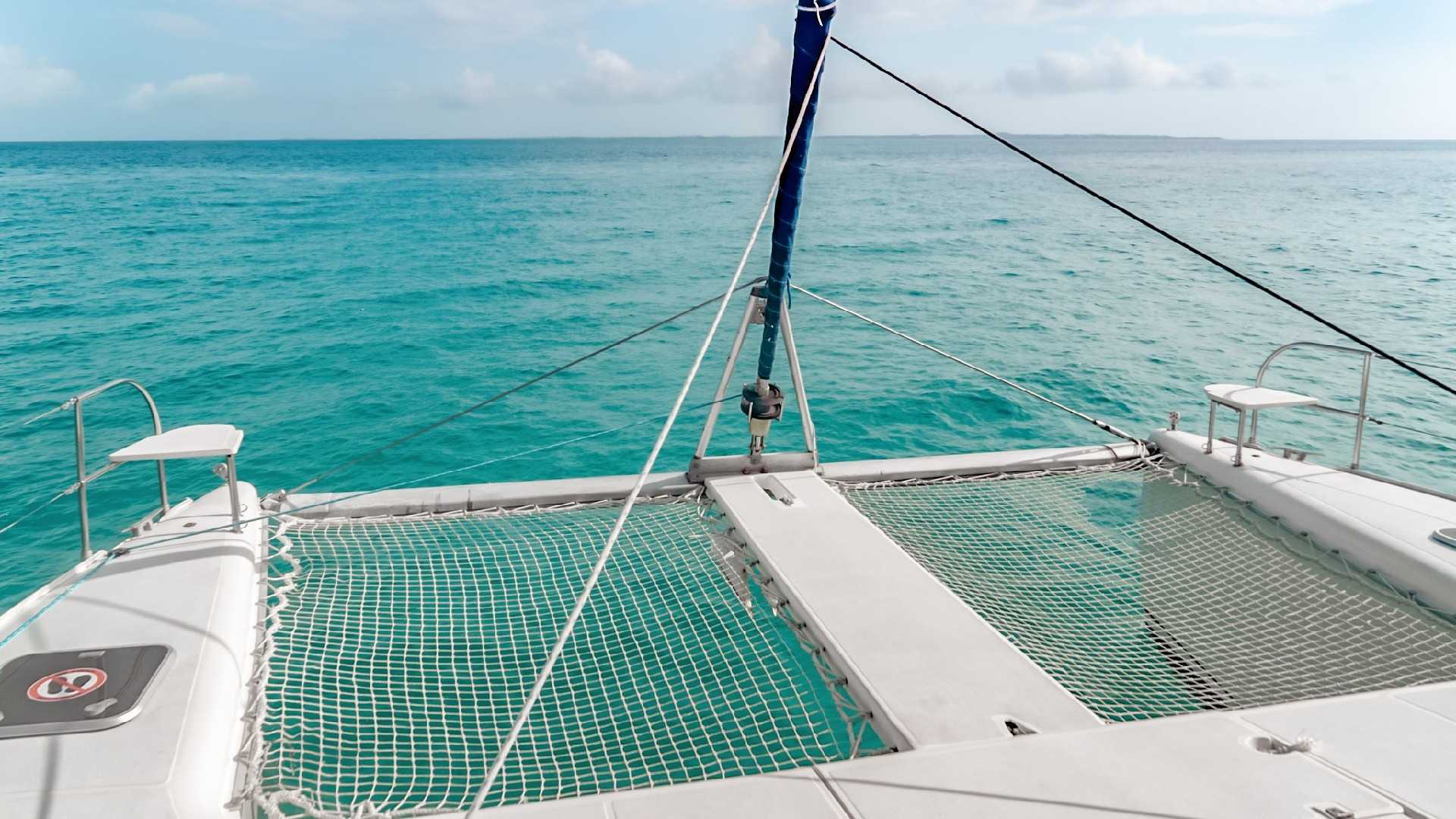 02 - LoRes - Catamaran Marmajua - Trampolines - Cancun Sailing
