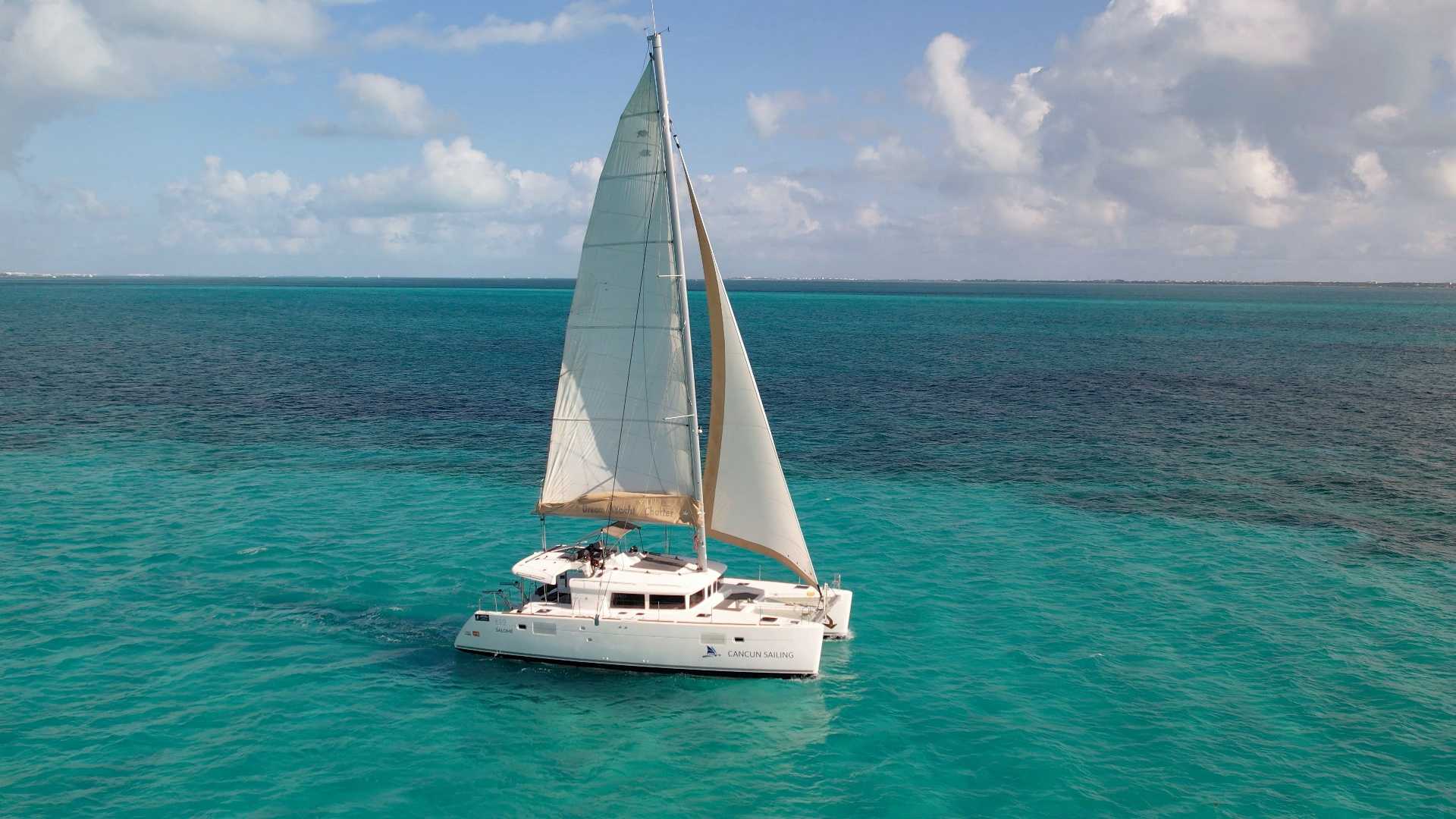 02-LORES-Salomé-Luxury-Catamaran-Cancun Sailing