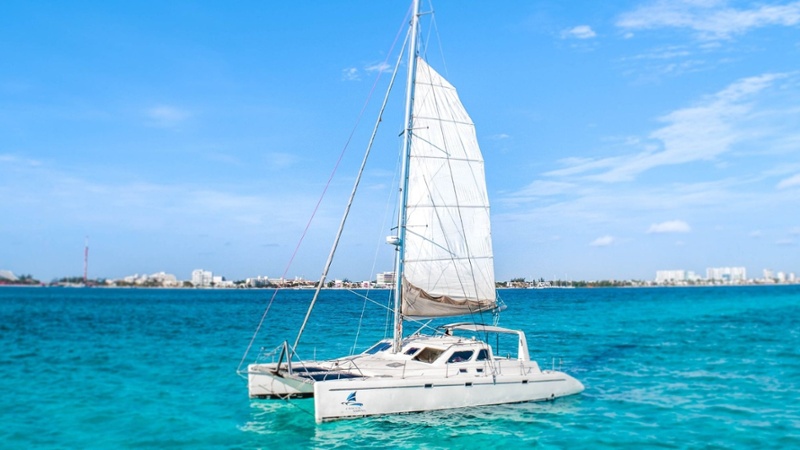 6 - LowRes - Paradise explorer - Private Isla Mujeres catamaran tour - Cancun Sailing-3