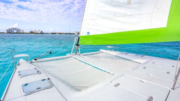 2 - LowRes - Private Isla Mujeres tour in Tiaré catamaran - Cancun Sailing-1