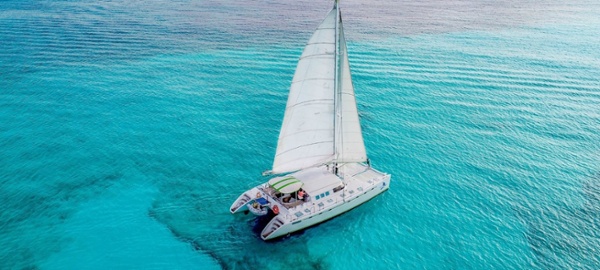 4 - LowRes - Private Isla Mujeres tour in Tiaré catamaran - Cancun Sailing-3-1