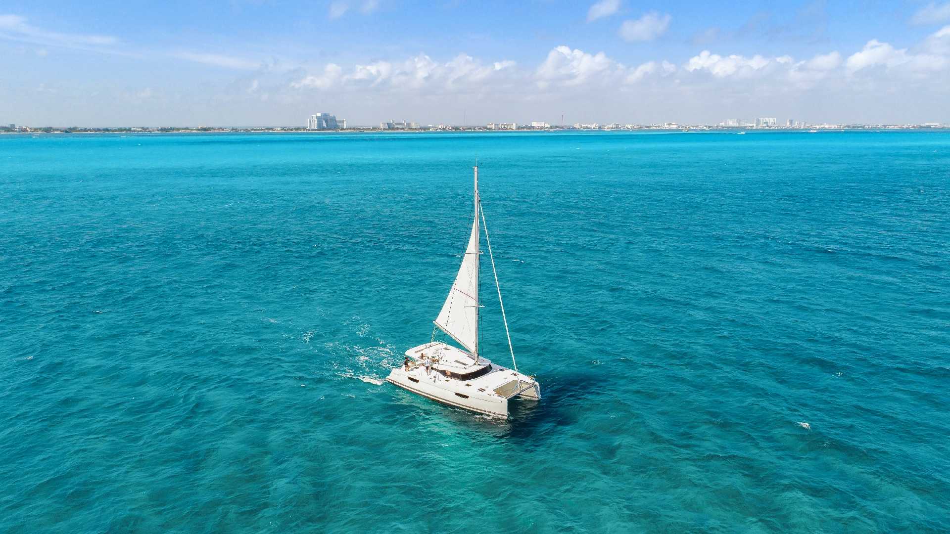 10 - LoRes - Private Isla Mujeres tour in catamaran - Victoria - Cancun Sailing
