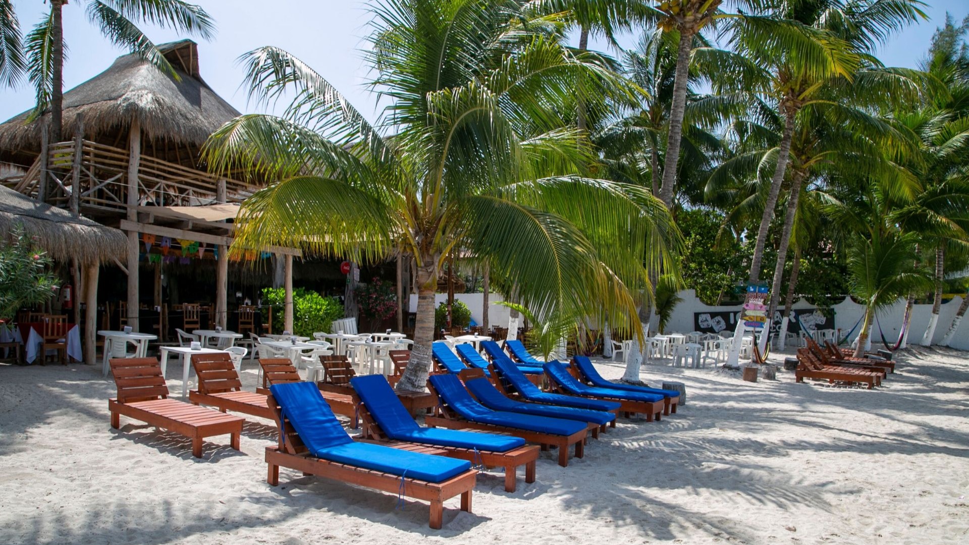 01 - LoRes - Beach club - Playa Mexico - Ice Bar Isla Mujeres - Beach relaxing