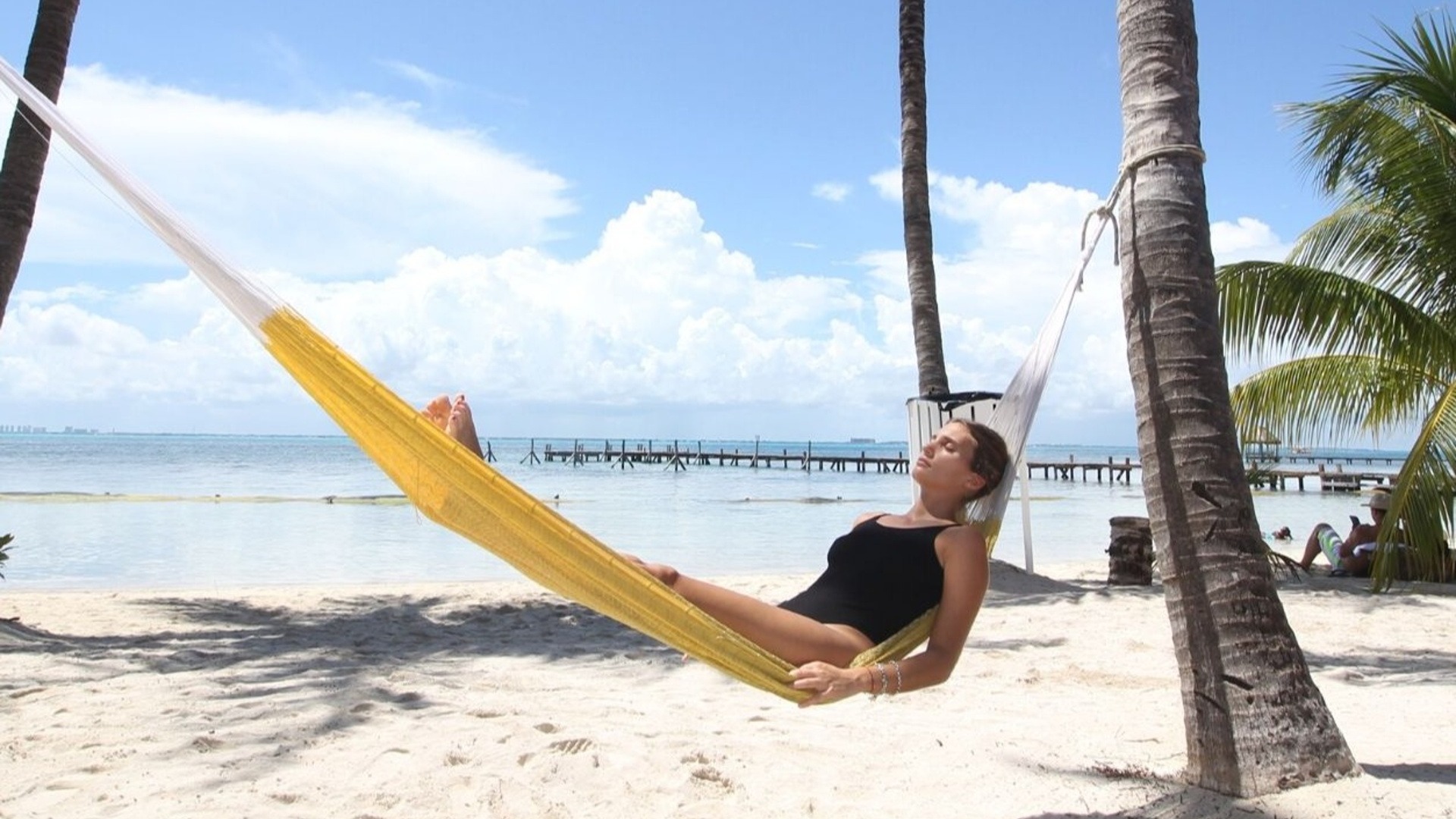 playa-mexico-beach-club-isla-mujeres-beach hammock-cancun-sailing-1-1