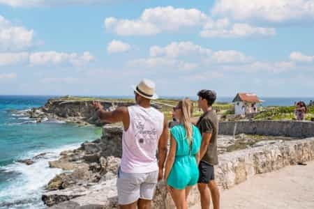 01 - Full Experience - Isla Mujeres Punta Sur friends walking-1-1