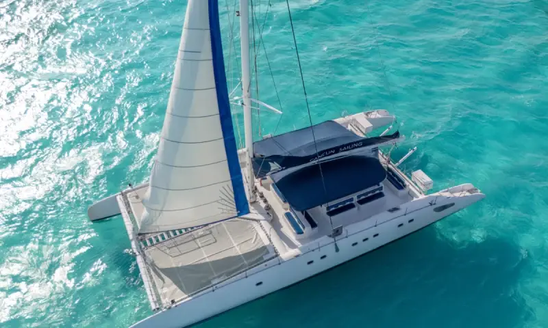 Experiência de navegação em catamarã