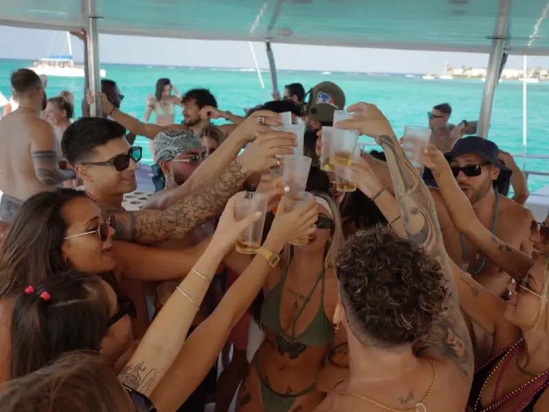 Open bar sailing experience